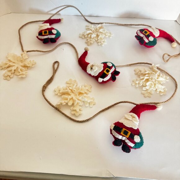 Artic Holiday Santa & Snowflakes 6 Ft Christmas Tree Garland Twine Mantle Stuffe - Picture 2 of 6